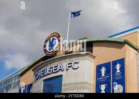 London, Großbritannien. September 2024. Allgemeine Ansicht vor dem Stadion vor dem Spiel Chelsea FC gegen Brighton & Hove Albion FC English Premier League in Stamford Bridge, London, England, Großbritannien am 28. September 2024 Credit: Every Second Media/Alamy Live News Stockfoto