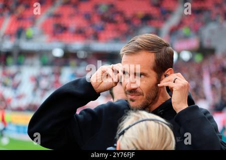 Freiburg, Deutschland. September 2024. Cheftrainer/Coach Julian Schuster (SC Freiburg) beim Spiel der 1. FBL: 24-25:1. FBL: 24-25:5. Sptg. SC Freiburg - FC St. Pauli DFL-VORSCHRIFTEN VERBIETEN DIE VERWENDUNG VON FOTOGRAFIEN ALS BILDSEQUENZEN UND/ODER QUASI-VIDEONann Credit: dpa/Alamy Live News Stockfoto