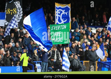 Goodison Park, Liverpool, Großbritannien. September 2024. Premier League Football, Everton versus Crystal Palace; Everton Fans auf dem Stand der Bullens Road zeigen vor dem Auftakt Banner. Credit: Action Plus Sports/Alamy Live News Stockfoto