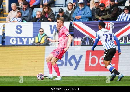 #14, Torbjorn Heggem von WBA am Ball während des Sky Bet Championship Matches zwischen Sheffield Wednesday und West Bromwich Albion in Hillsborough, Sheffield am Samstag, den 28. September 2024. (Foto: Stuart Leggett | MI News) Credit: MI News & Sport /Alamy Live News Stockfoto