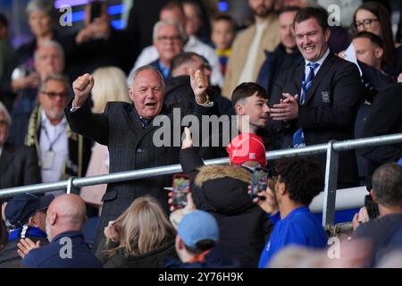 Barry Fry in der Tribüne vor dem Spiel der Sky Bet League One in St. Andrew's @ Knighthead Park, Birmingham. Bilddatum: Samstag, 28. September 2024. Stockfoto