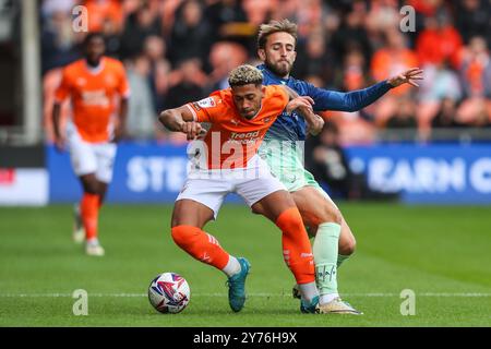 Blackpool, Großbritannien. September 2024. Jack Cooper-Love of Burton Albion fouls Jordan Lawrence-Gabriel von Blackpool während des Sky Bet League 1 Spiels Blackpool gegen Burton Albion in Bloomfield Road, Blackpool, Vereinigtes Königreich, 28. September 2024 (Foto: Gareth Evans/News Images) in Blackpool, Vereinigtes Königreich am 28. September 2024. (Foto: Gareth Evans/News Images/SIPA USA) Credit: SIPA USA/Alamy Live News Stockfoto