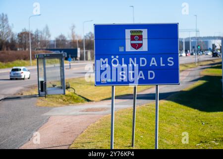 Göteborg, Schweden - 02. März 2023: Grenzschild zur Gemeinde M÷lndal Stockfoto