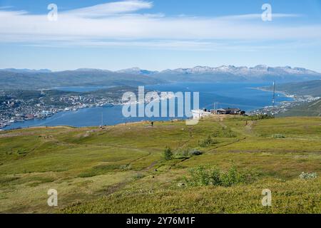 Seilbahnstation Fjellheisen am Storsteinen und Blick über Tromso, Norwegen vom Aussichtspunkt Storsteinen Stockfoto