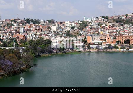 Antananarivo oder Tana (Spitzname) ist die Hauptstadt Madagaskars. Stadt mit Anosy Lake. Region Analamanga, Madagaskar. Stockfoto