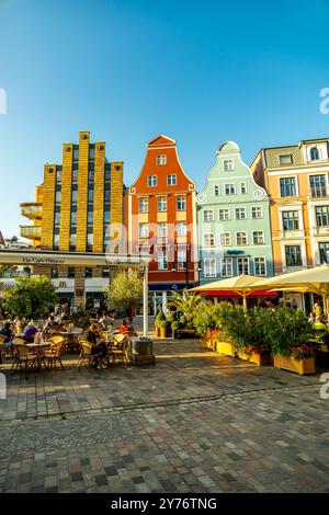 Stadtspaziergang durch die Hansestadt Rostock an der Ostsee an einem Herbsttag - Mecklenburg-Vorpommern - Deutschland Stockfoto