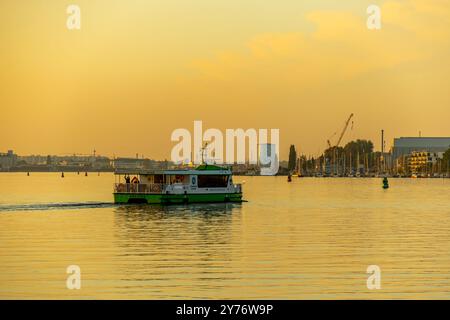 Stadtspaziergang durch die Hansestadt Rostock an der Ostsee an einem Herbsttag - Mecklenburg-Vorpommern - Deutschland Stockfoto