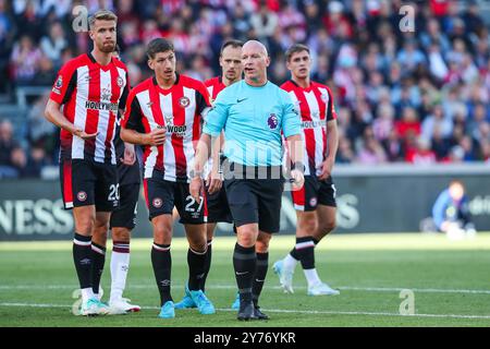 London, Großbritannien. September 2024. Brentford appelliert am 28. September 2024 im Gtech Community Stadium, London, Vereinigtes Königreich (Foto: Izzy Poles/News Images), in London, Vereinigtes Königreich, am 28. September 2024, gegen Simon Hooper, während des Premier League-Spiels Brentford gegen West Ham United. (Foto: Izzy Poles/News Images/SIPA USA) Credit: SIPA USA/Alamy Live News Stockfoto