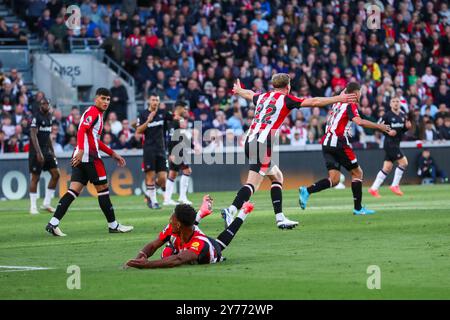 London, Großbritannien. September 2024. Brentford appelliert am 28. September 2024 im Gtech Community Stadium, London, Vereinigtes Königreich (Foto: Izzy Poles/News Images) in London, Vereinigtes Königreich am 28. September 2024. (Foto: Izzy Poles/News Images/SIPA USA) Credit: SIPA USA/Alamy Live News Stockfoto