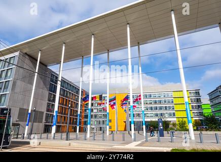 Das Verbindungsbüro des Europäischen Parlaments ist im Konrad-Adenauer-Gebäude im Stadtteil Kirchberg in Luxemburg-Stadt untergebracht. Stockfoto