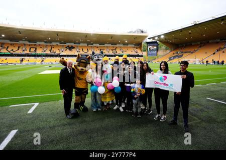 Manny Singh Kang posiert für Fotos, nachdem er 48 Stunden ohne Schlaf im Molineux Stadium vor dem Premier League-Spiel zwischen Wolverhampton Wanderers und Liverpool gelaufen ist. Bilddatum: Samstag, 28. September 2024. Stockfoto