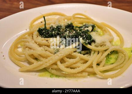 Italienische Küche: Bucatini alla carrettiera Stockfoto