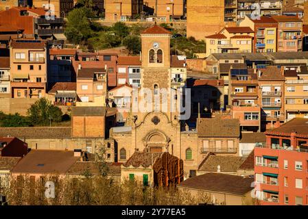 Blick auf das Dorf Súria und die Kirche Sant Cristòfol (Bages, Barcelona, ​​Catalonia, Spanien) ESP: Vista del Pueblo de Súria Stockfoto