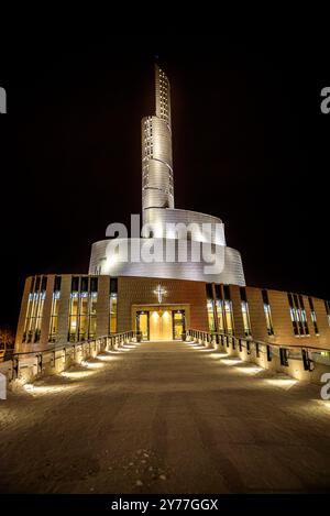 Nordlichter-Kathedrale, in Alta, an einer Winternacht (Finnmark, Norwegen) ESP: Catedral de la Aurora Boreal, en Alta, una noche de invierno (Noruega) Stockfoto