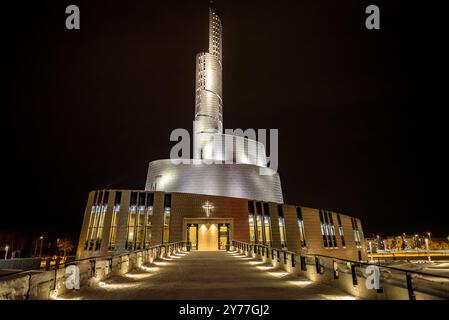 Nordlichter-Kathedrale, in Alta, an einer Winternacht (Finnmark, Norwegen) ESP: Catedral de la Aurora Boreal, en Alta, una noche de invierno (Noruega) Stockfoto