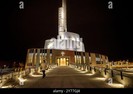 Nordlichter-Kathedrale, in Alta, an einer Winternacht (Finnmark, Norwegen) ESP: Catedral de la Aurora Boreal, en Alta, una noche de invierno (Noruega) Stockfoto