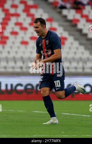 Tommaso Fumagalli von Cosenza feiert, nachdem er beim Spiel der italienischen Fußball-Serie B in Bari, Italien, am 28. September 2024 ein Tor geschossen hat Stockfoto