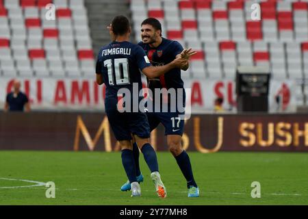 Tommaso Fumagalli aus Cosenza feiert, nachdem er ein Tor mit Alessandro Caporale aus Cosenza beim SSC Bari gegen Cosenza Calcio erzielt hat, einem Spiel der italienischen Fußball-Serie B in Bari, Italien, 28. September 2024 Stockfoto