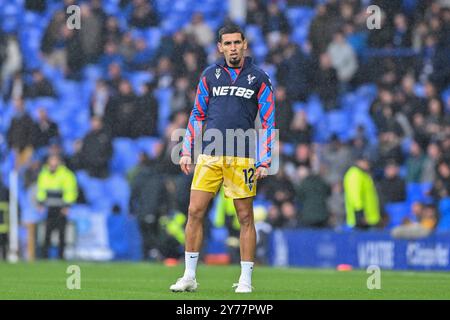 Daniel Muñoz von Crystal Palace wärmt sich vor dem Premier League-Spiel Everton gegen Crystal Palace im Goodison Park, Liverpool, Großbritannien, 28. September 2024 (Foto: Cody Froggatt/News Images) Stockfoto