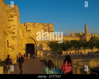 Jerusalem, Israel - 6. Mai. 2015: Jaffa-Tor der Altstadt von Jerusalem. Das Jaffa-Tor ist einer der Haupteingänge zur Altstadt von Jerusalem. Stockfoto