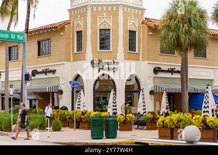 Miami Beach, FL, USA - 25. September 2024: Cheesecake Factory Miami Beach Lincoln Road Stockfoto