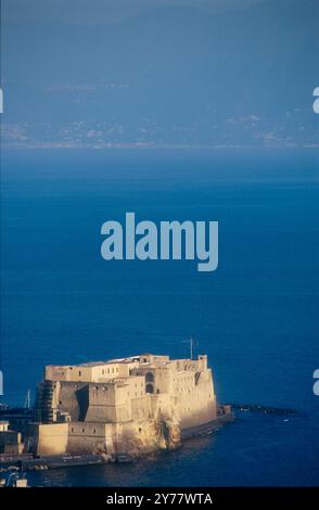 Blick auf Castel dell'Ovo vom Stadtteil Vomero. Neapel / Vista del Castel dell'Ovo dal Quartiere Vomero. Neapel Stockfoto