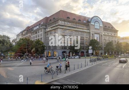 Kaufhäuser des Westens. Außenansicht des legendären, luxuriösen Kaufhauses KaDeWe. Berlin, Deutschland, Europa Stockfoto