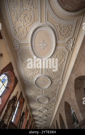 Deckengewölbe im Seitenschiff des Münsters unserer Lieben Frau, Villingen-Schwenningen, Baden-Württemberg, Deutschland, Europa Stockfoto