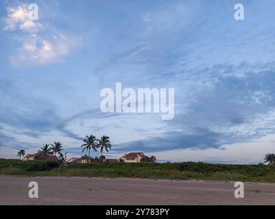 Ein Morgenhimmel über Juno Beach, Florida, USA Stockfoto