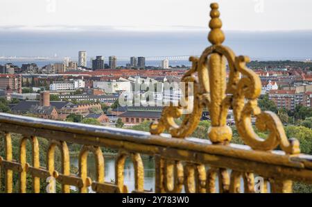 Blick vom Turm von vor Frelsers Kirke auf die Insel Amager, die Oeresund-Brücke oder Oresundsbron und Malmoe, Kopenhagen, Dänemark, Europa Stockfoto