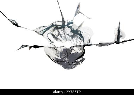 Risse auf gebrochenem Glas. Glasstruktur mit Loch für Design Stockfoto