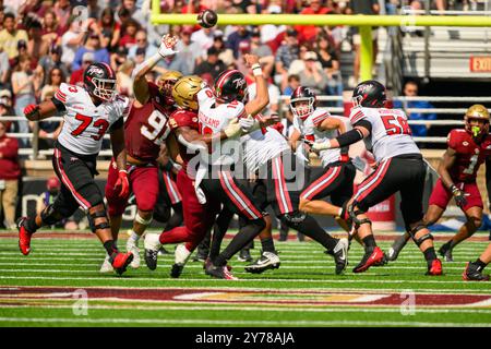 Boston, Massachusetts, USA. September 2024. Während des NCAA-Spiels zwischen Western Kentucky Hilltoppers und Boston College Eagles im Alumni Stadium in Boston MA (Credit Image: © James Patrick Cooper/ZUMA Press Wire) NUR REDAKTIONELLE VERWENDUNG! Nicht für kommerzielle ZWECKE! Stockfoto