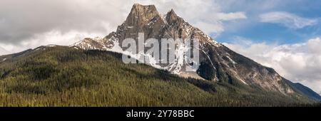 Ein atemberaubender Sommertag am Emerald Lake im Yoho National Park, British Columbia, mit unwirklichen, malerischen Ausblicken auf die Natur im beliebten Tourismusgebiet Kanadas Stockfoto