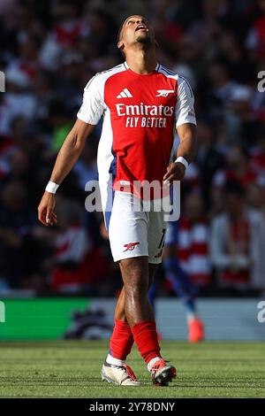London, Großbritannien. September 2024. Arsenal-Verteidiger Jurrien Timber (12) reagiert am 28. September 2024 beim Spiel Arsenal FC gegen Leicester City FC English Premier League im Emirates Stadium, London, England, Vereinigtes Königreich Credit: Every Second Media/Alamy Live News Stockfoto
