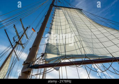 Segelschiff „Weisse Düne“ unter dem Kommando von Kapitän Jane Bothe. Küstengewässer einschließlich Anteil am Festlandsockel, Mecklenburg-Vorpommern, Deutschland Stockfoto