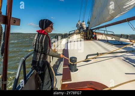 Segelschiff „Weisse Düne“ unter dem Kommando von Kapitän Jane Bothe. Küstengewässer einschließlich Anteil am Festlandsockel, Mecklenburg-Vorpommern, Deutschland Stockfoto