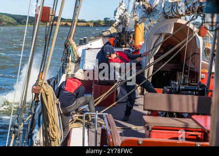 Segelschiff „Weisse Düne“ unter dem Kommando von Kapitän Jane Bothe. Küstengewässer einschließlich Anteil am Festlandsockel, Mecklenburg-Vorpommern, Deutschland Stockfoto