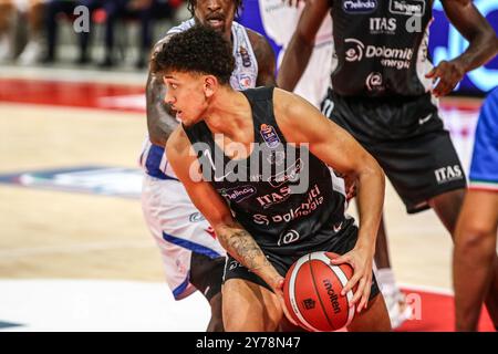 Quinn Ellis (Dolomiti Energia Trento) während des Unahotels Reggio Emilia vs Dolomiti Energia Trentino, italienische Basketball Serie A Spiel in Reggio Emilia, Italien, 28. September 2024 Stockfoto