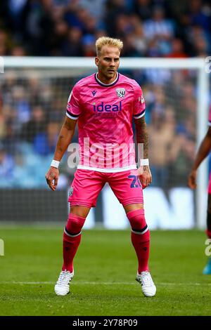 Hillsborough Stadium, Sheffield, England - 28. September 2024 Uros Racic (20) of West Bromwich - während des Spiels Sheffield Wednesday gegen West Bromwich Albion, EFL Championship, 2024/25, Hillsborough Stadium, Sheffield, England - 28. September 2024 Credit: Arthur Haigh/WhiteRosePhotos/Alamy Live News Stockfoto