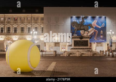 Turin, Italien. Die besten acht Tennisspieler des Slam treffen sich zum dritten Mal in Turin im 54. Nitto ATP Finals, um die Nummer eins zu entscheiden. Stockfoto