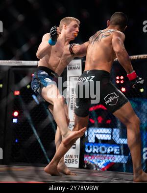 Glasgow, Schottland. September 2024. PFL MMA Europe Playoffs, Glasgow, Schottland. Glasgow, Schottland. September. Julien Pierre Lopez gegen Alexander Luster MMA kämpfen um die PFL Europe Playoffs in der OVO Hydro Arena in Glasgow, Schottland. Quelle: Sashshots/Alamy Live News Stockfoto