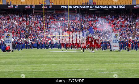 Kansas City, MO, USA. September 2024. Die Spieler der Kansas Jayhawks spielen gegen die TCU Horned Frogs im GEHA Field im Arrowhead Stadium in Kansas City, MO. David Smith/CSM/Alamy Live News Stockfoto