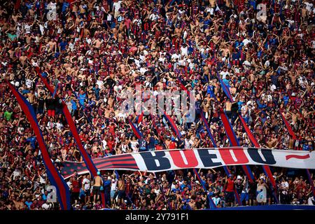 Buenos Aires, Buenos Aires, Argentinien. September 2024. San Lorenzo Fans, die während des Spiels zwischen San Lorenzo und Banfield im Rahmen der Liga Profesional de Futbol Argentino am 28. September 2024 in Buenos Aires, Argentinien (Foto: © Roberto Tuero/ZUMA Press Wire) gesehen wurden. Nicht für kommerzielle ZWECKE! Stockfoto