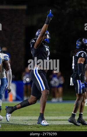 28. September 2024: Duke Blue Devils Defensive End Vincent Anthony Jr. (7) feiert einen Stopp gegen die North Carolina Tar Heels während der zweiten Hälfte des ACC Football Matchups im Wallace Wade Stadium in Durham, NC. (Scott Kinser/CSM) (Bild: © Scott Kinser/Cal Sport Media) Stockfoto