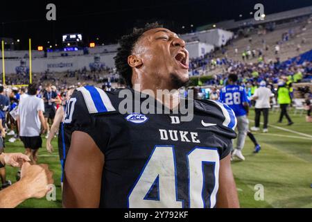 Durham, NC, USA. September 2024. Duke Blue Devils Defensive End Ryan Smith (40) feiert nach dem Sieg über North Carolina Tar Heels im ACC Football Matchup im Wallace Wade Stadium in Durham, NC. (Scott Kinser/CSM). Quelle: csm/Alamy Live News Stockfoto