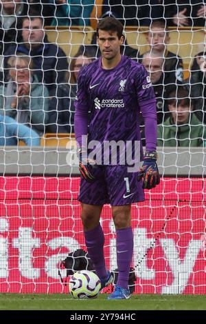 Wolverhampton, Großbritannien. September 2024. Alisson Becker von Liverpool während des Premier League-Spiels Wolverhampton Wanderers gegen Liverpool in Molineux, Wolverhampton, Vereinigtes Königreich, 28. September 2024 (Foto: Alfie Cosgrove/News Images) in Wolverhampton, Vereinigtes Königreich am 29. September 2024. (Foto: Alfie Cosgrove/News Images/SIPA USA) Credit: SIPA USA/Alamy Live News Stockfoto
