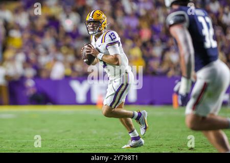 Baton Rouge, LA, USA. September 2024. LSU Quarterback Garrett Nussmeier (13) rollt während der NCAA Football-Action zwischen den South Alabama Jaguars und den LSU Tigers im Tiger Stadium in Baton Rouge, LA, aus der Tasche. Jonathan Mailhes/CSM/Alamy Live News Stockfoto