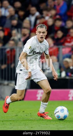 München, Deutschland. September 2024. Im Bild: Florian Wirtz (Bayer 04 Leverkusen, 10), 28.09.2024, Fussball, Bundesliga, FC Bayern München - Bayer 04 Leverkusen, GER, München, Allianz Arena, DFL-VORSCHRIFTEN VERBIETEN DIE VERWENDUNG VON FOTOGRAFIEN ALS BILDSEQUENZEN UND/ODER QUASI-VIDEO. Quelle: dpa/Alamy Live News Stockfoto