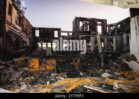 Davis Island, Florida, USA. September 2024. Das Wohnhaus auf Davis Island erlitt katastrophale Brandschäden als Folge einer Rekordsturmflut, die durch den HURRIKAN HELENE verursacht wurde. Es wurde berichtet, dass der Eigentümer des Hauses eine TESLA besaß. (Kreditbild: © Dave Decker/ZUMA Press Wire) NUR REDAKTIONELLE VERWENDUNG! Nicht für kommerzielle ZWECKE! Quelle: ZUMA Press, Inc./Alamy Live News Stockfoto