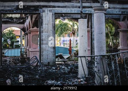 Davis Island, Florida, USA. September 2024. Das Wohnhaus auf Davis Island erlitt katastrophale Brandschäden als Folge einer Rekordsturmflut, die durch den HURRIKAN HELENE verursacht wurde. Es wurde berichtet, dass der Eigentümer des Hauses eine TESLA besaß. (Kreditbild: © Dave Decker/ZUMA Press Wire) NUR REDAKTIONELLE VERWENDUNG! Nicht für kommerzielle ZWECKE! Quelle: ZUMA Press, Inc./Alamy Live News Stockfoto